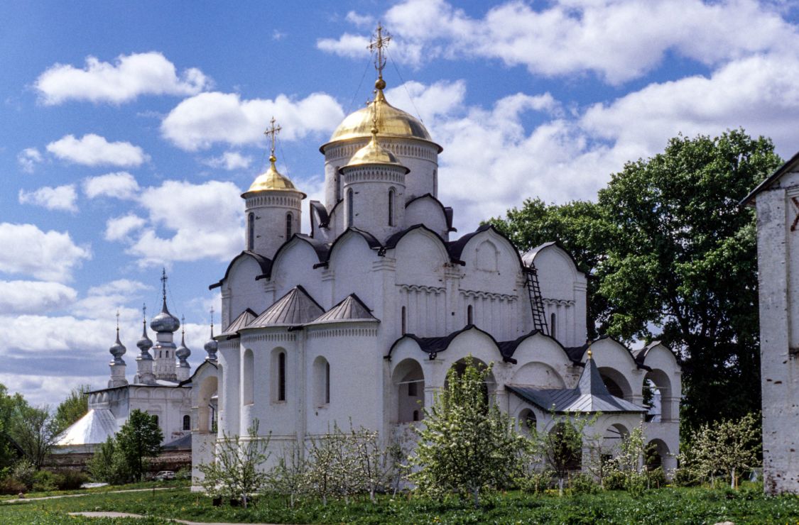 Женский монастырь в суздале